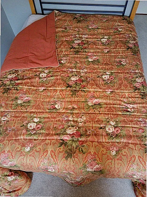 Queen Comforter Bedspread Primrose Paisley Thick Warm Deluxe Heavy Bell Corner